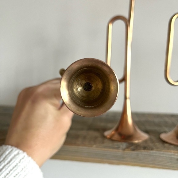 Brass bugle horn candlesticks set of 3 - Picture 2 of 4